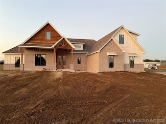 956 Blue Bird Ln, Pryor, OK 74361