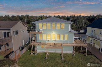 27 Ocean Ln, Copalis Beach, WA 98535