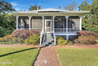 1102 11th St, Port Royal, SC 29935