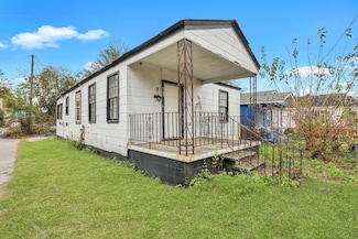 2017 Burton Ln, North Charleston, SC 29405