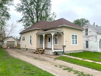 118 E 6th St, Hastings, NE 68901