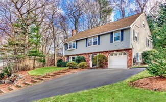 9 Ridgewood Ln, Woburn, MA 01801