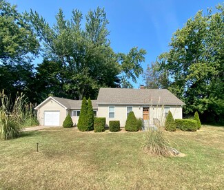 453 S Ottawa Rd, Benton Harbor, MI 49022