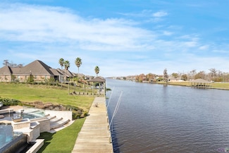 11288 River Highlands Dr, Saint Amant, LA 70774