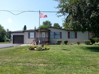 326 N Maple St, Compton, IL 61318