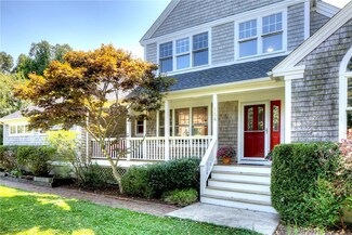 154 Carriage Dr, Portsmouth, RI 02871