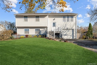 60 Mercury Ave, East Patchogue, NY 11772