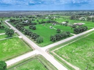 6607 S Mallard Dr, Fulshear, TX 77441