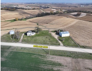 9162 Richland Rd, Cascade, IA 52033