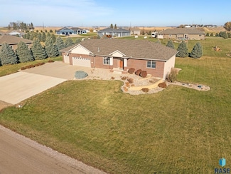 1698 Mustang Pass, Larchwood, IA 51241