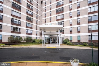 4600 Duke St Unit 1102, Alexandria, VA 22304