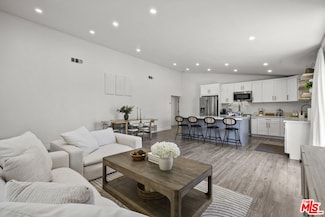 18712 Vicci St, Canyon Country, CA 91351