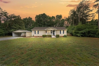 2848 Pine Ct, Asheboro, NC 27205