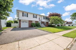34 Dennis Ln, Bethpage, NY 11714