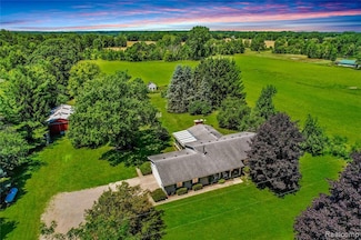 595 N Cedar Rd, Fowlerville, MI 48836