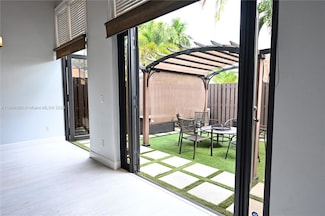 1186 N University Dr, Plantation, FL 33322