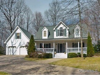 132 Ravenwood Ln, Horse Shoe, NC 28742