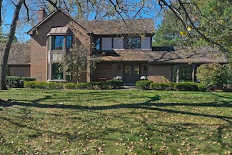 1640 Wedgewood Dr, Lake Forest, IL 60045