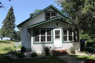 221 N Hunt St, Lake Crystal, MN 56055