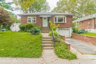 110 Ravenhurst Ave, Staten Island, NY 10310
