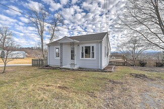 330 Henry St NW, Abingdon, VA 24210