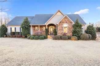 4 Forest Glenn Ct, Pelzer, SC 29669