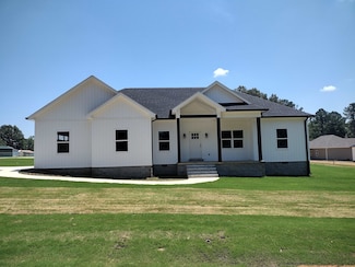 320 Chariot Ln, Savannah, TN 38372