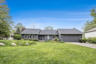3521 S Applecrest Ct SE, Ada, MI 49301