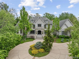 135 Ballas Ct, Saint Louis, MO 63131