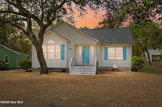 103 NE 5th St, Oak Island, NC 28465