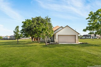 155 Mourning Dove Dr, Lytle, TX 78052