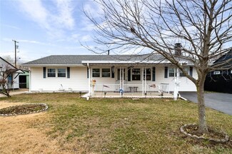 307 Stratmore St, New Carlisle, OH 45344