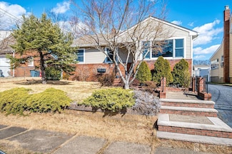 529 Roosevelt St, Roselle Park, NJ 07204