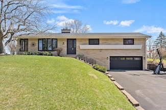 W279N4900 Jerilane Ct, Pewaukee, WI 53072