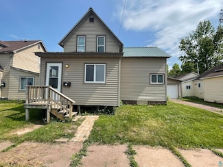 718 4th St E, Ashland, WI 54806