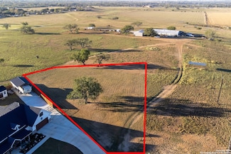 504 E St, Floresville, TX 78114