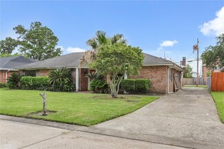 22 Edgewood Dr, Destrehan, LA 70047