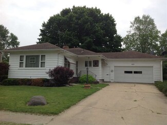 413 W Oregon St, Polo, IL 61064