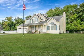 8 Nydia Ct, Yaphank, NY 11980