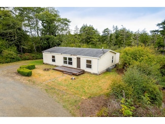 2704 224th St, Long Beach, WA 98631