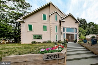 2001 Army Navy Dr, Arlington, VA 22202