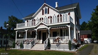 12 Kiceniuk Rd, Annandale, NJ 08801