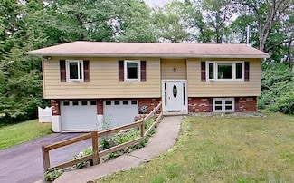 81 Ritter Rd, Stormville, NY 12582