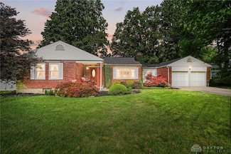 1633 Countryside Dr, Beavercreek, OH 45432