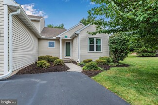 1320 Norway Maple Ct, New Cumberland, PA 17070