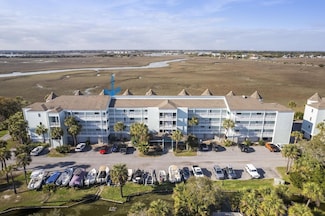 138 W Mariners Cay Dr, Folly Beach, SC 29439
