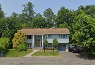 7-8 Brookridge Ct, Valley Cottage, NY 10989