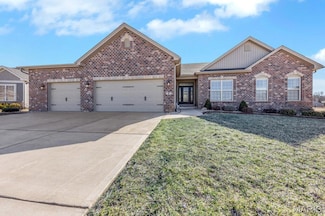 2 Wyndemere Ct, Lake Saint Louis, MO 63367