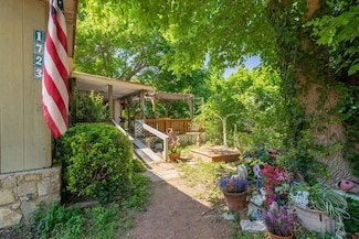 1723 Scott St, Kerrville, TX 78028