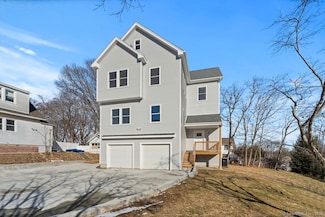 47 Hemlock St, West Haven, CT 06516